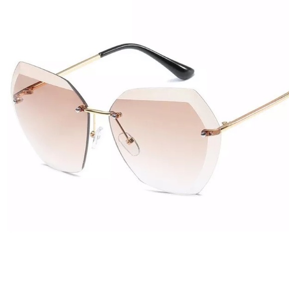 Statement sunglasses 🕶🤩😍 - Picture 3 of 3